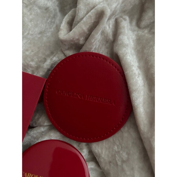 Carolina Herrera pocket mirror - Picture 3 of 3